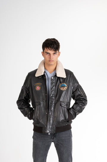 Lederjacke im Piloten-Stil
